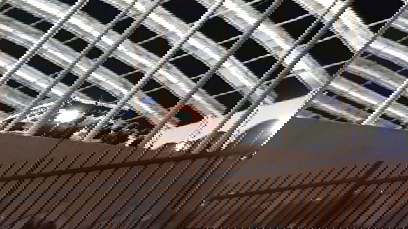 עם קפסולות ומסכות: תיעוד החופה בבעלזא