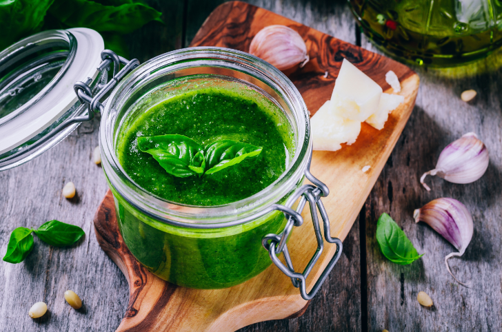 רוטב פסטו עם מרכיב סודי שמשדרג בטירוף