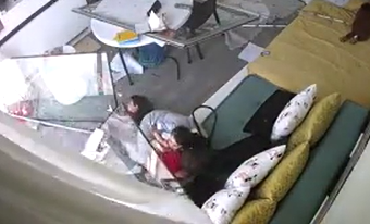 האם לקחה את ילדיה לצפות בפיצוץ. ואז...