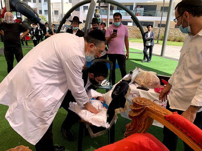 ב"מניין חצרות" בלוד: ברית לבן ניצולת יד לאחים