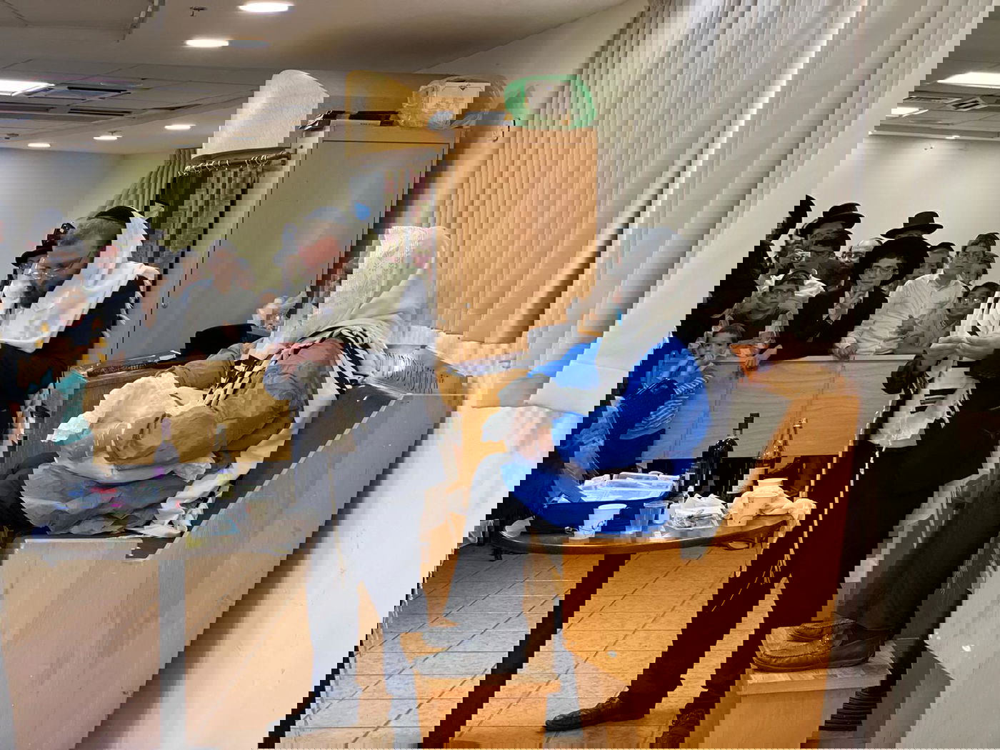 התרגשות במלונית: האבא התמגן ושימש סנדק בברית לבנו