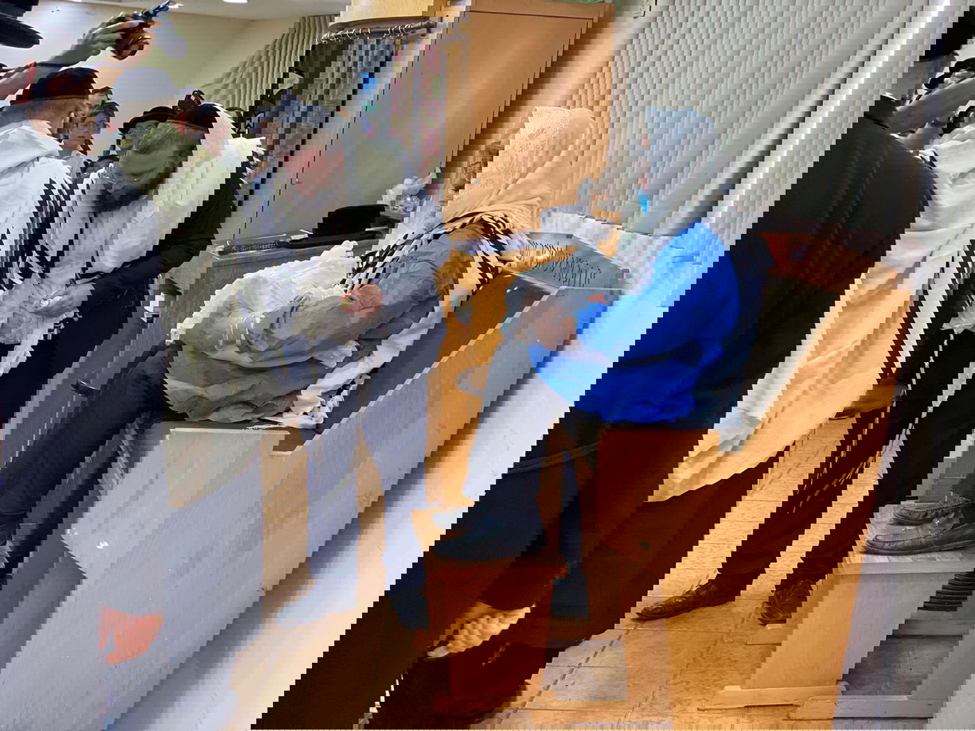 התרגשות במלונית: האבא התמגן ושימש סנדק בברית לבנו