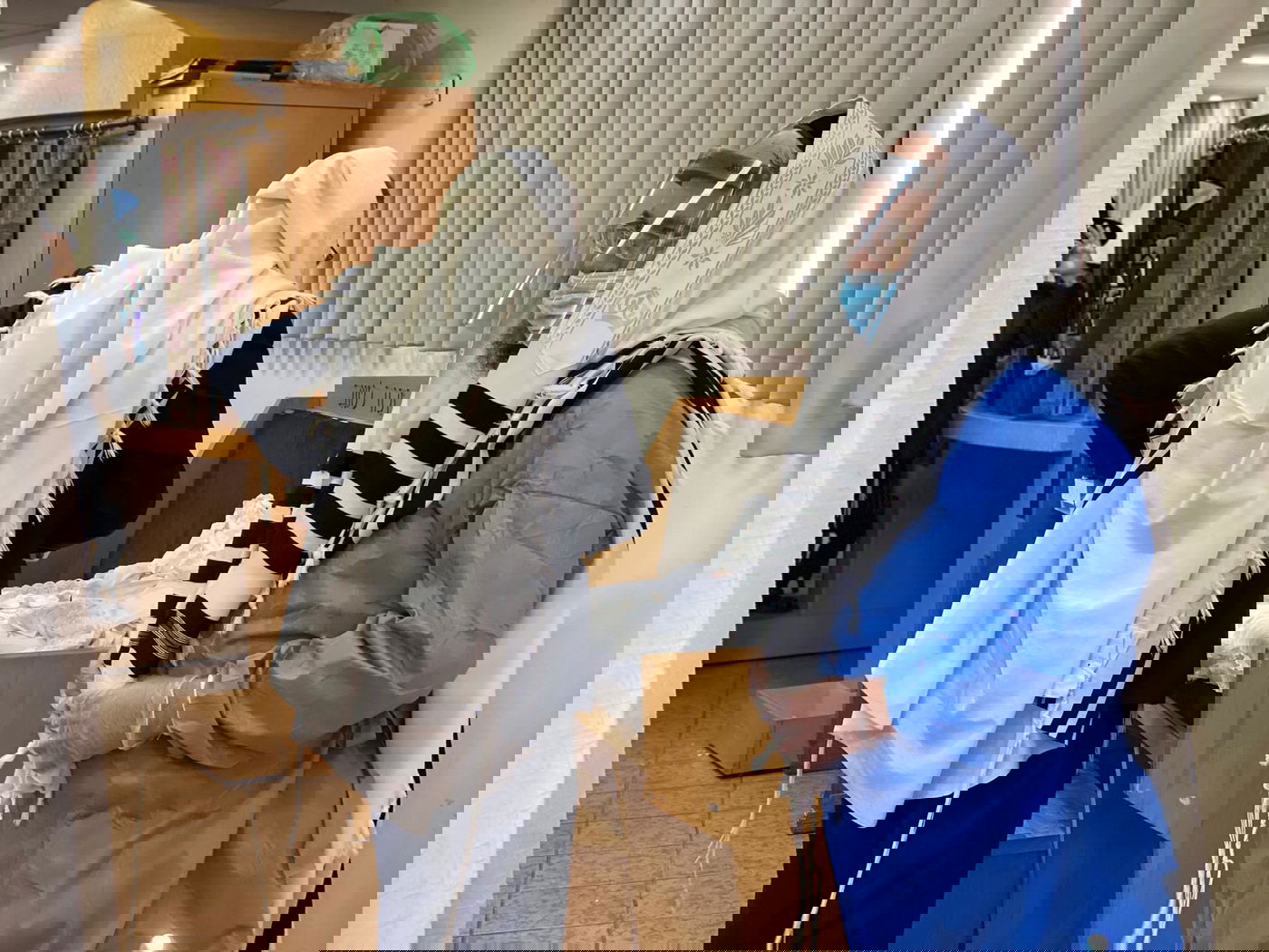 התרגשות במלונית: האבא התמגן ושימש סנדק בברית לבנו