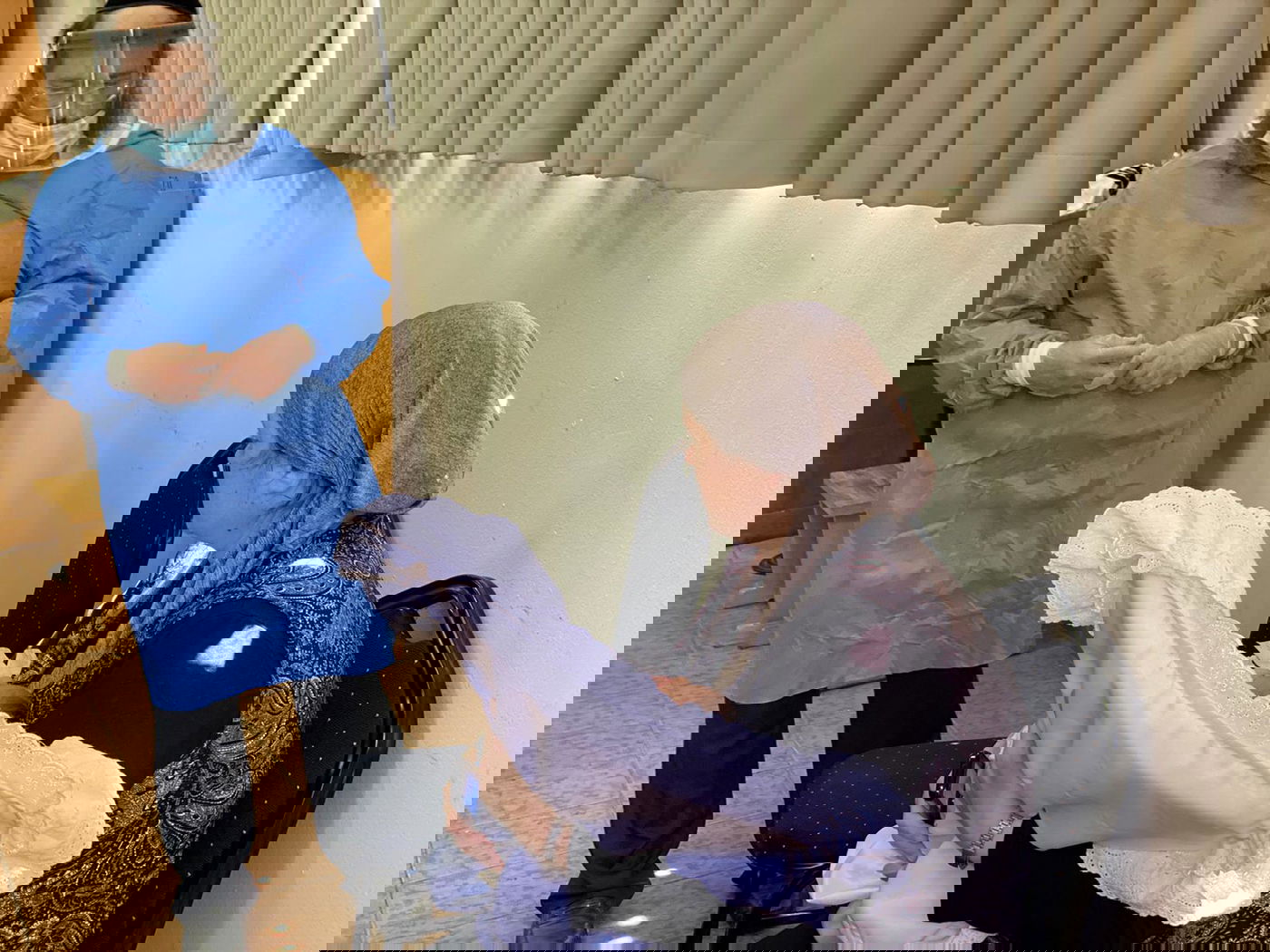 התרגשות במלונית: האבא התמגן ושימש סנדק בברית לבנו