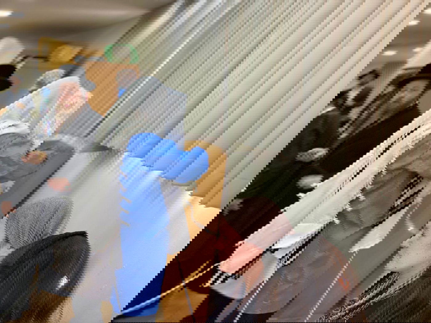 התרגשות במלונית: האבא התמגן ושימש סנדק בברית לבנו