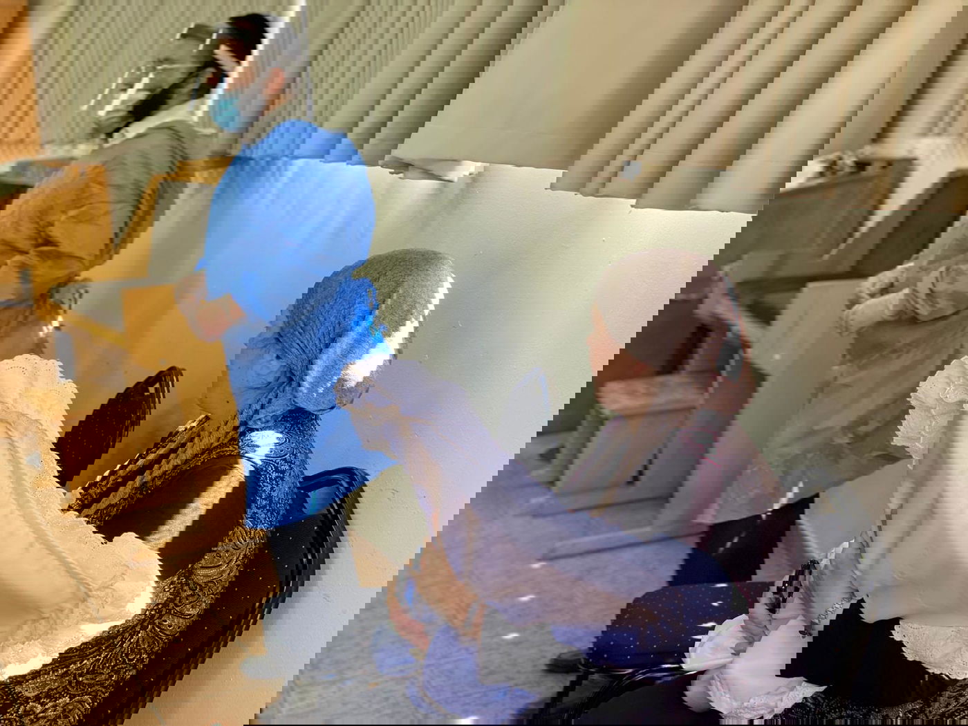 התרגשות במלונית: האבא התמגן ושימש סנדק בברית לבנו