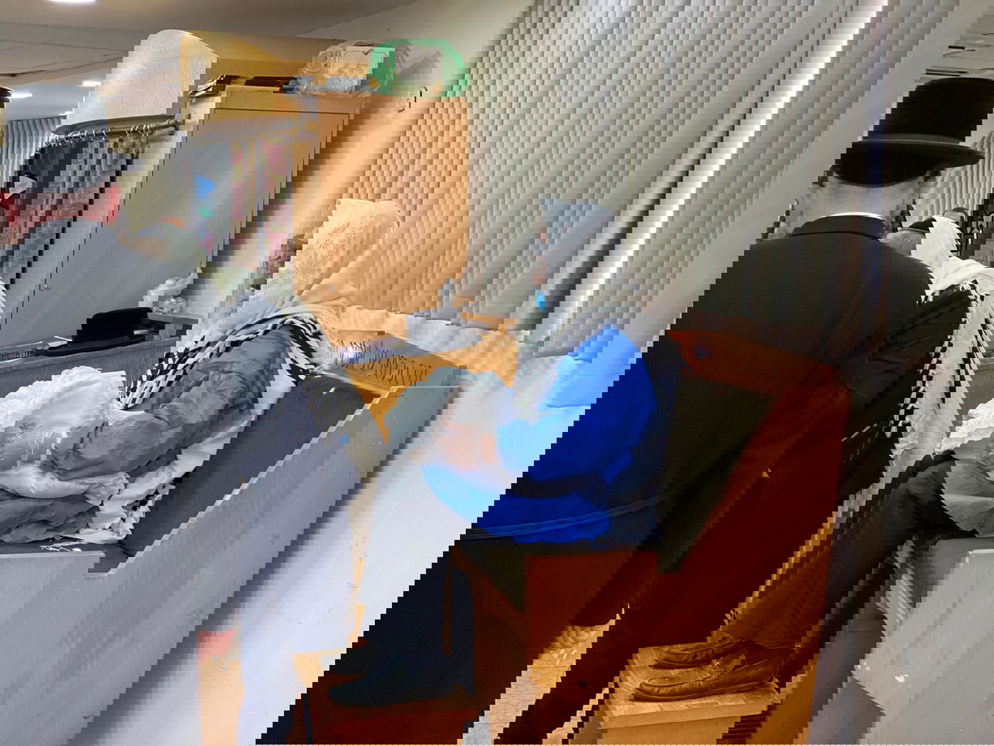 התרגשות במלונית: האבא התמגן ושימש סנדק בברית לבנו