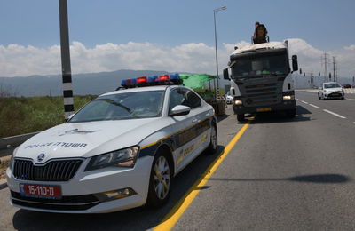 השוטרים פינו עשרות דוכנים משולי הכביש