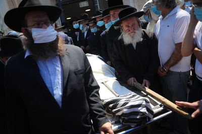 הנגיש את התורה: הגה"ח הרב שטיינזלץ נטמן בהר הזיתים