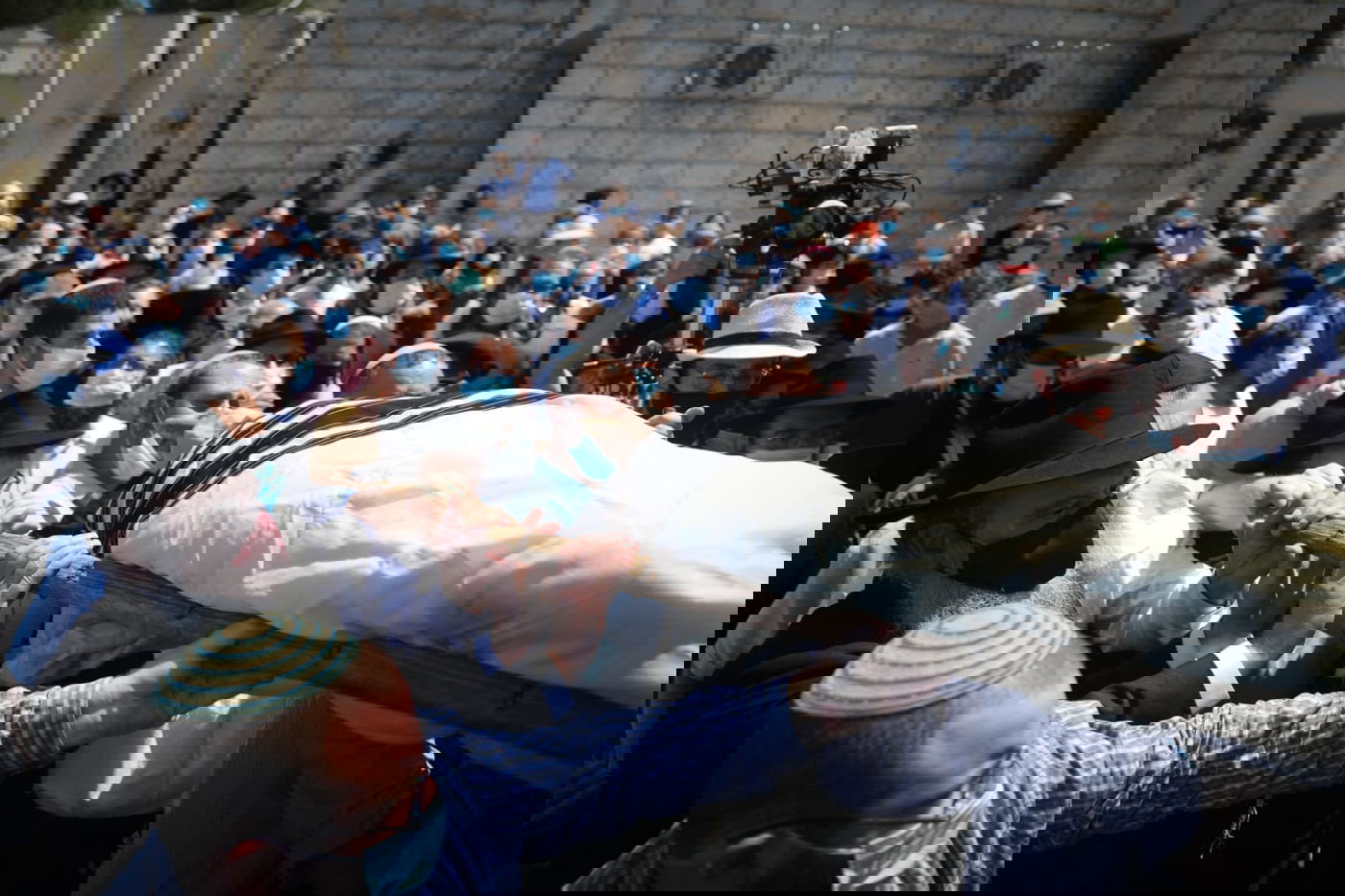 הנגיש את התורה: הגה"ח הרב שטיינזלץ נטמן בהר הזיתים