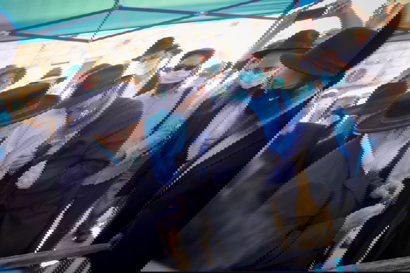 הנגיש את התורה: הגה"ח הרב שטיינזלץ נטמן בהר הזיתים