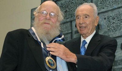 הרב שטיינזלץ עם הנשיא פרס