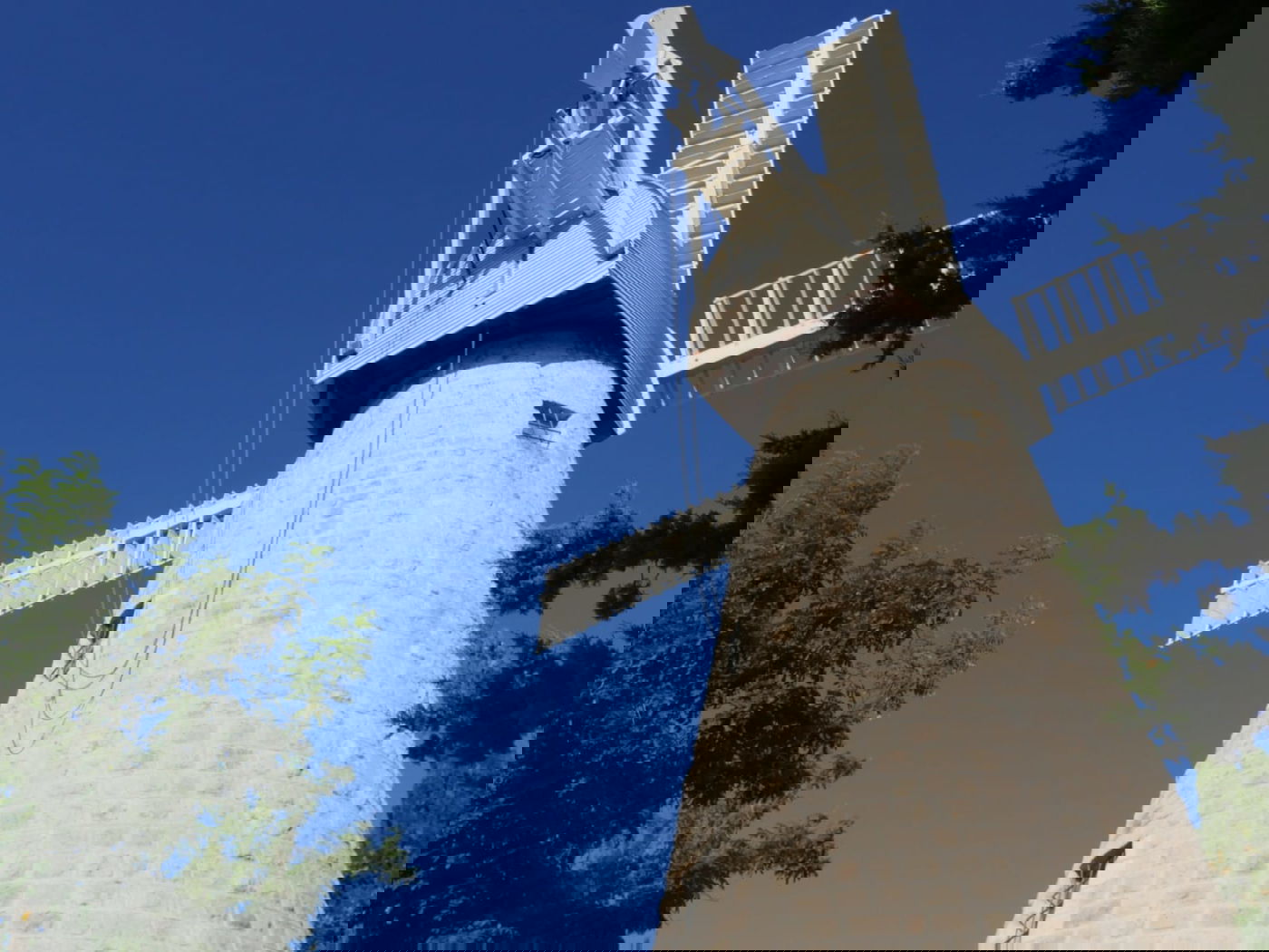 סיור שונה בשכונה הציורית 'ימין משה' • צפו