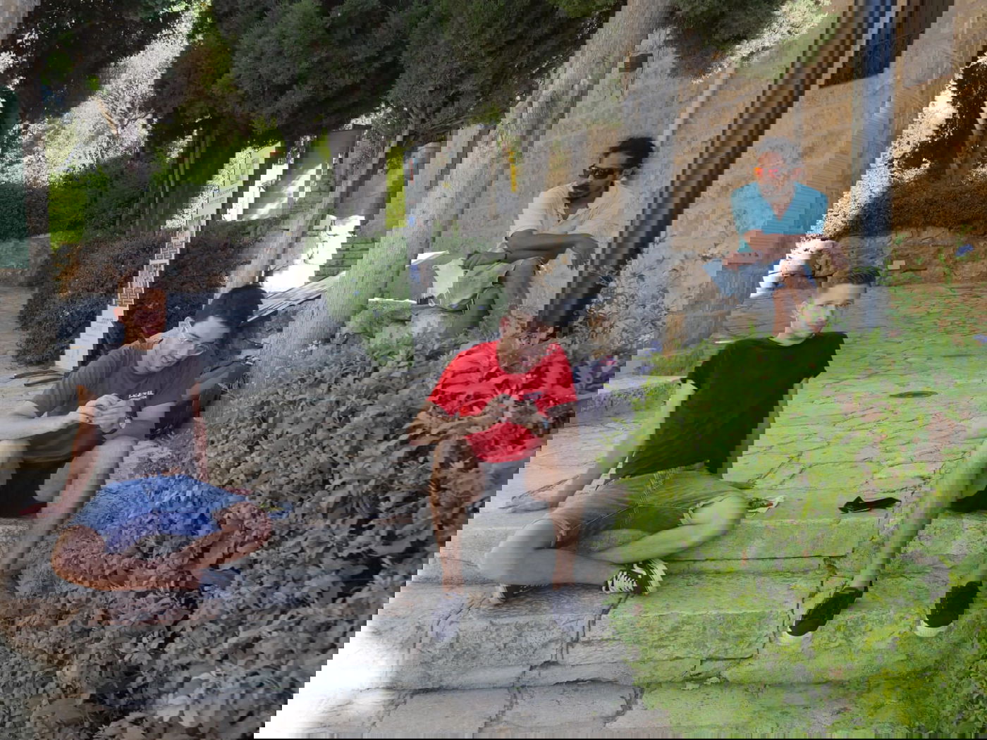 סיור שונה בשכונה הציורית 'ימין משה' • צפו