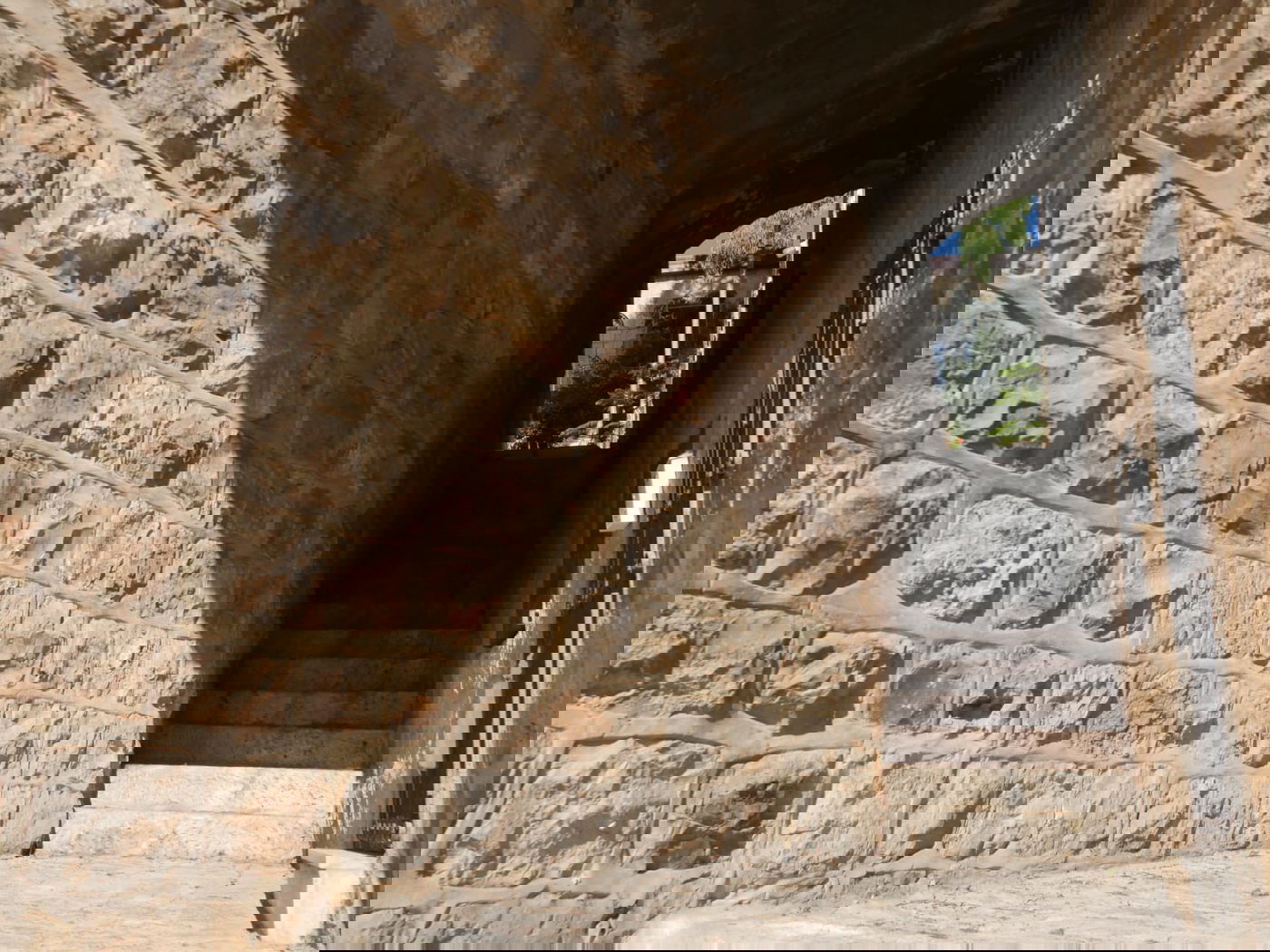 סיור שונה בשכונה הציורית 'ימין משה' • צפו