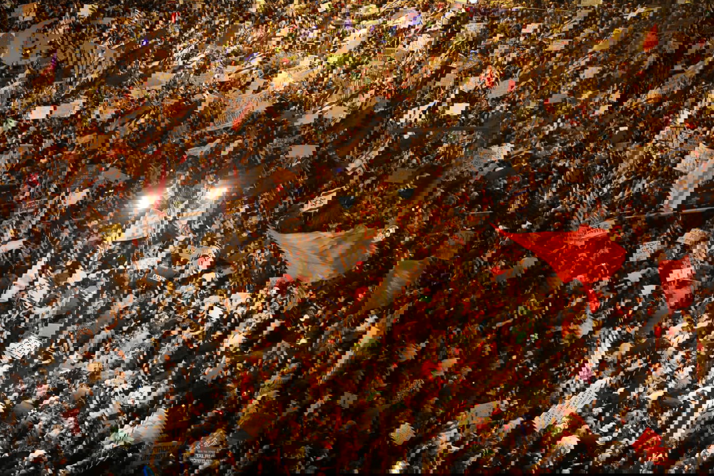 "לא חייזרים": אלפים מפגינים שוב בבלפור