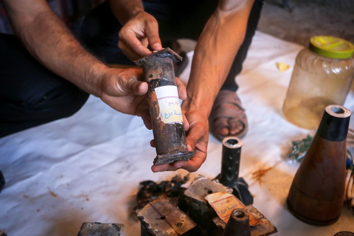 בצל ההסלמה: כך מכינים את בלוני התבערה