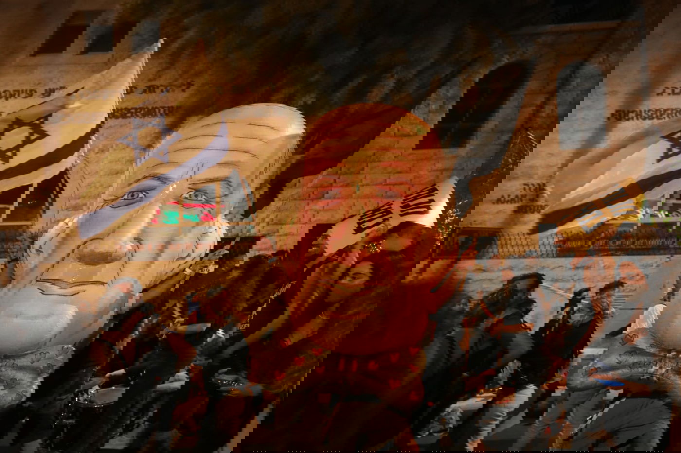 כ-15,000 הפגינו נגד נתניהו; שלושה נעצרו