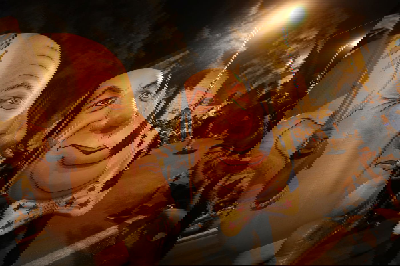 כ-15,000 הפגינו נגד נתניהו; שלושה נעצרו