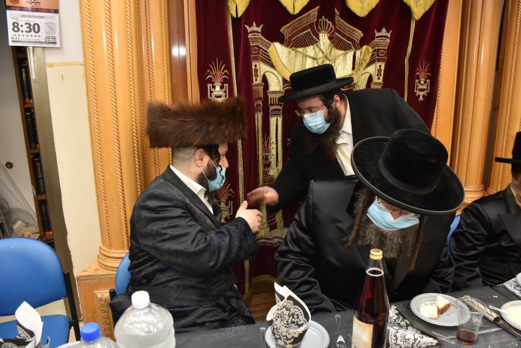 בר מצווה בחצר הקודש זלאטשוב - גאב"ד יבניאל