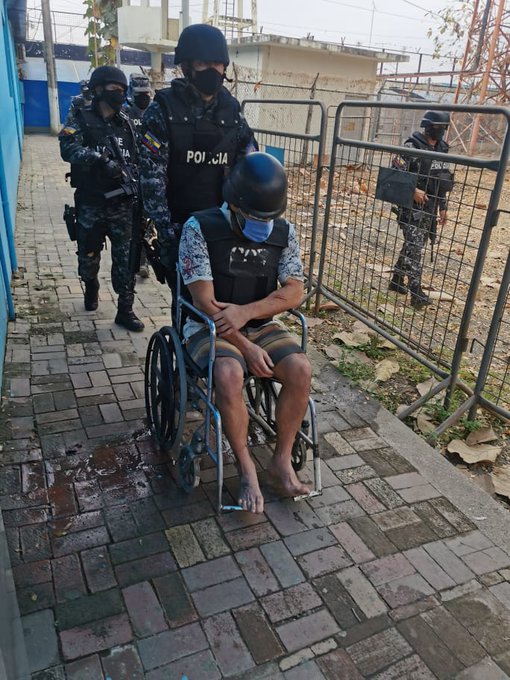 אורן שיינמן מפונה לבית החולים