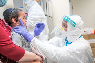 ירידה במספר הבדיקות; 884 נשאים חדשים