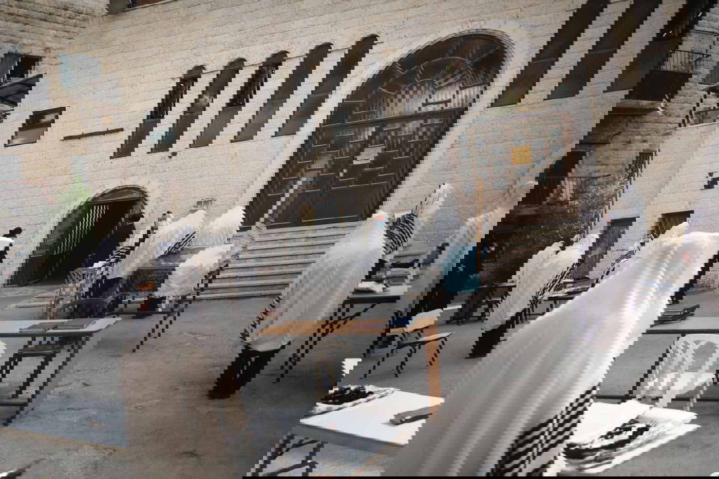 תיעוד: כך מתפללים בקרלין בתקופת ה'קורונה'