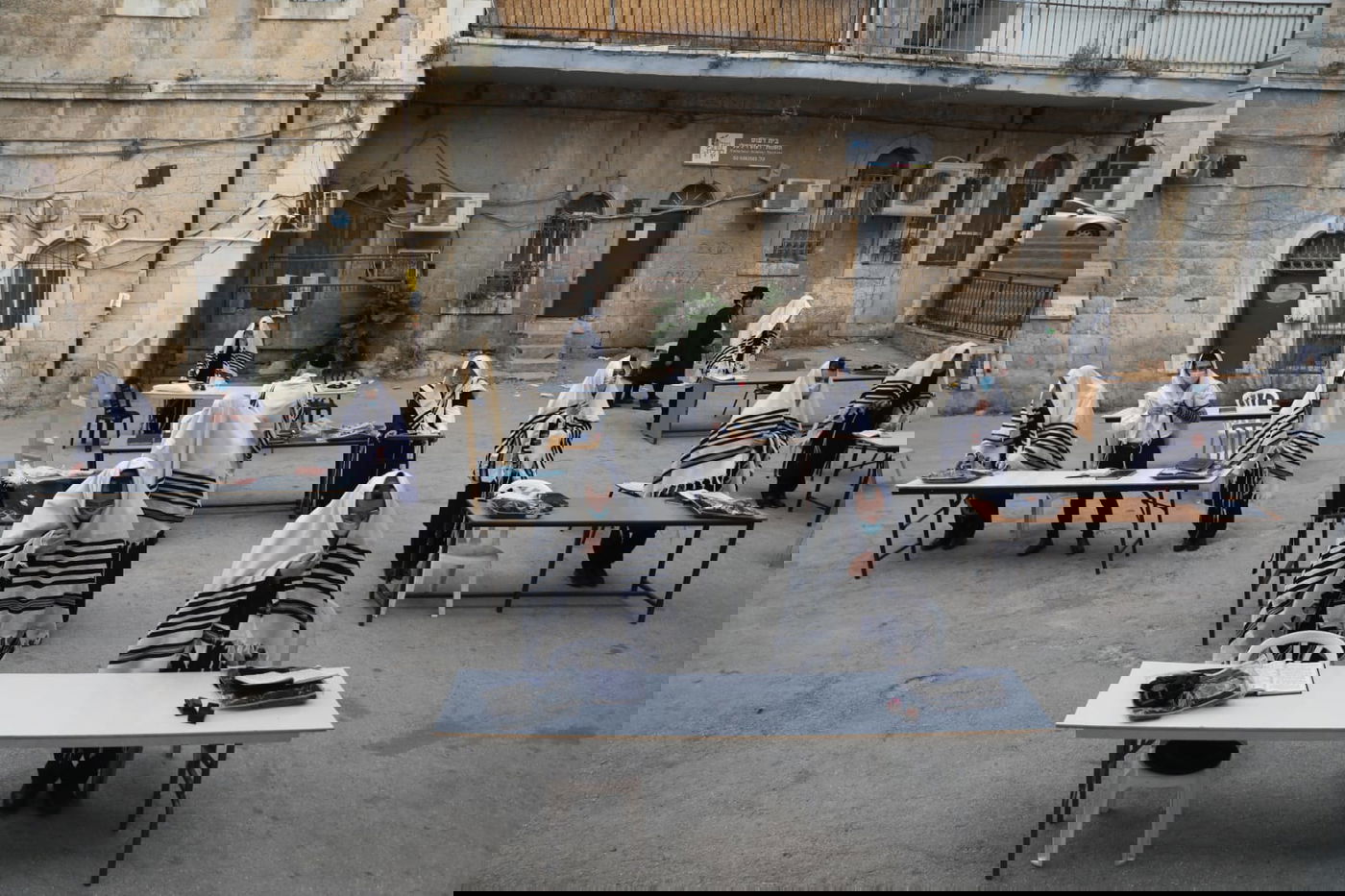 תיעוד: כך מתפללים בקרלין בתקופת ה'קורונה'