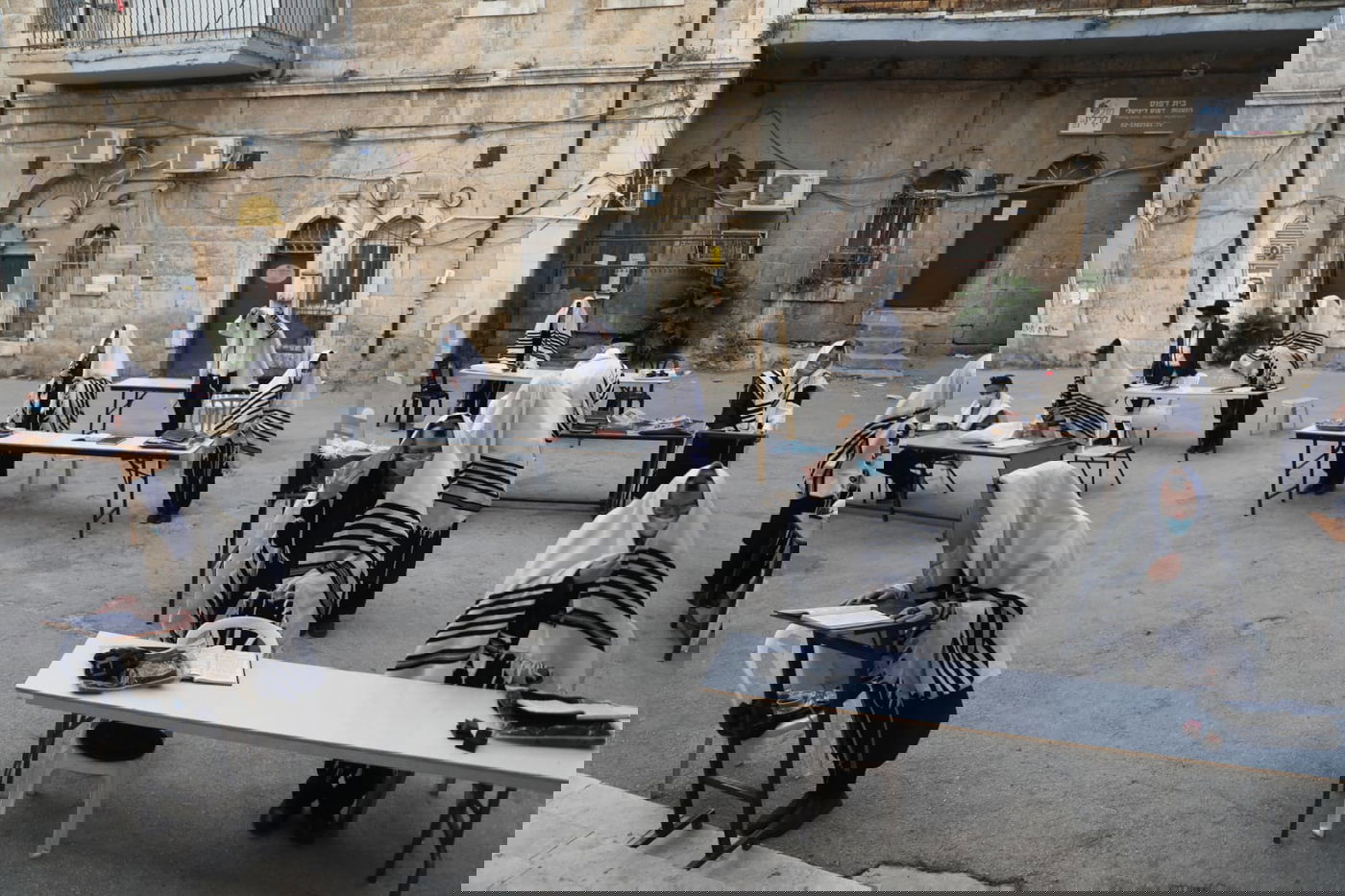 תיעוד: כך מתפללים בקרלין בתקופת ה'קורונה'