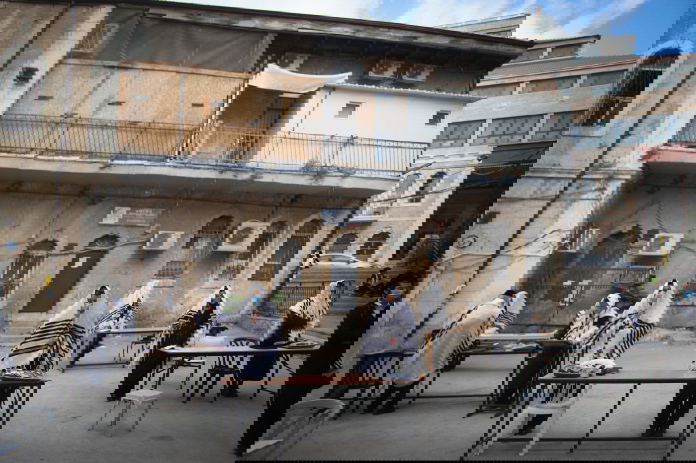 תיעוד: כך מתפללים בקרלין בתקופת ה'קורונה'