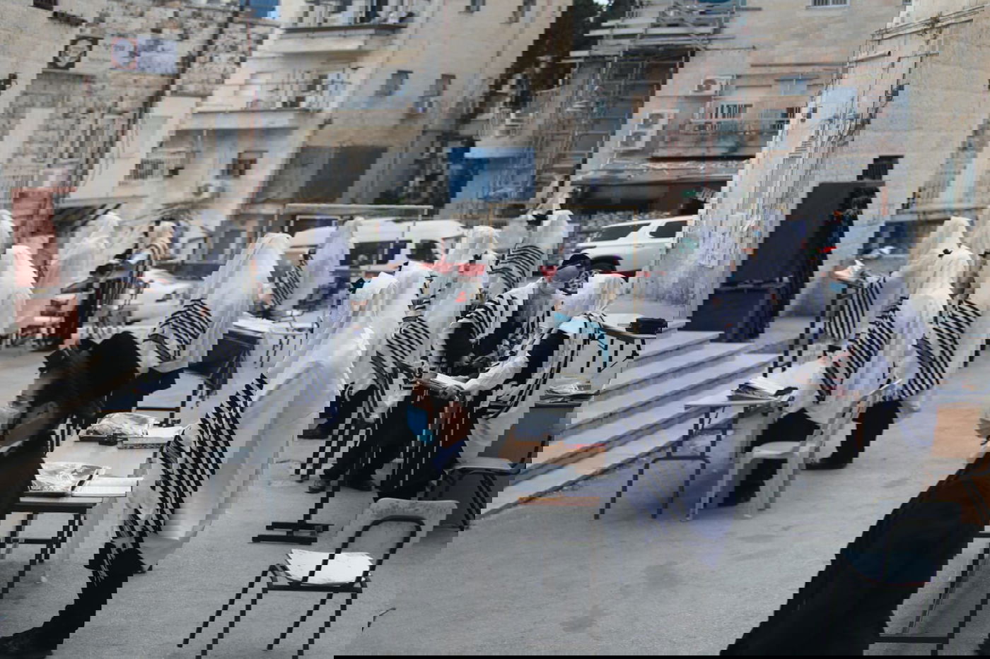 תיעוד: כך מתפללים בקרלין בתקופת ה'קורונה'