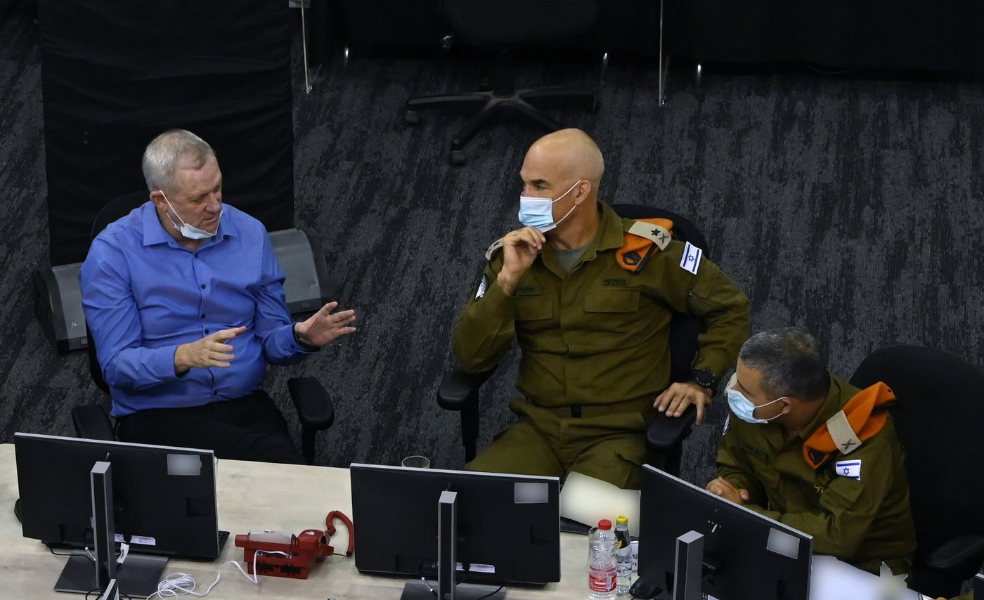 הערב: שר הביטחון גנץ יעבור טיפול רפואי