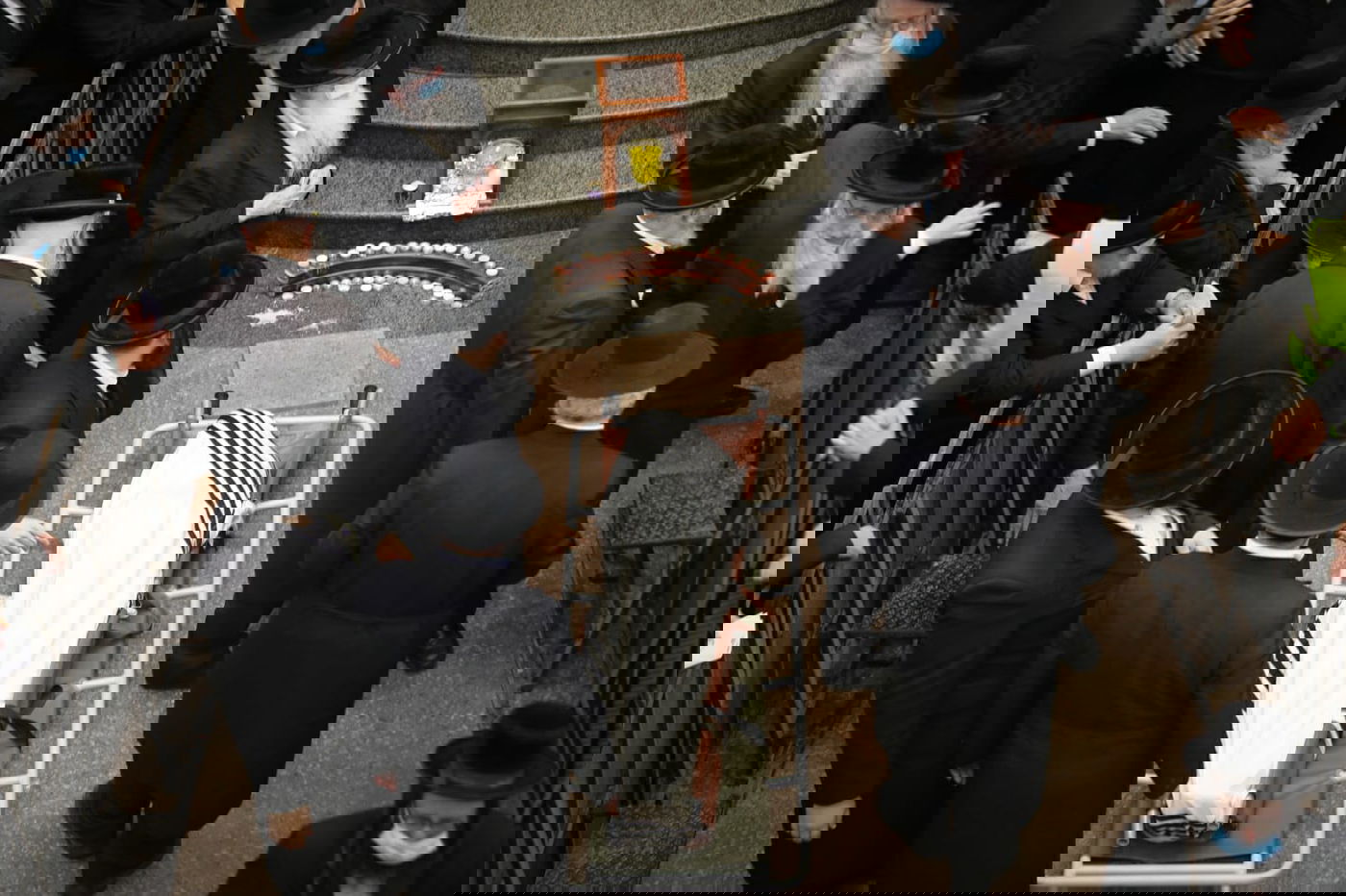 האדמו"ר מסאדיגורא זצ"ל נטמן בבית העלמין • שידור חוזר