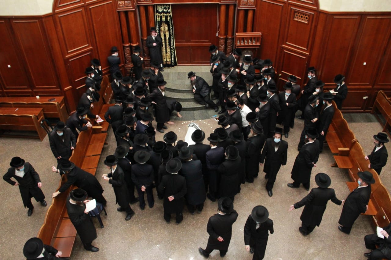 מיטת האדמו"ר מסאדיגורא בביהמ"ד בב"ב