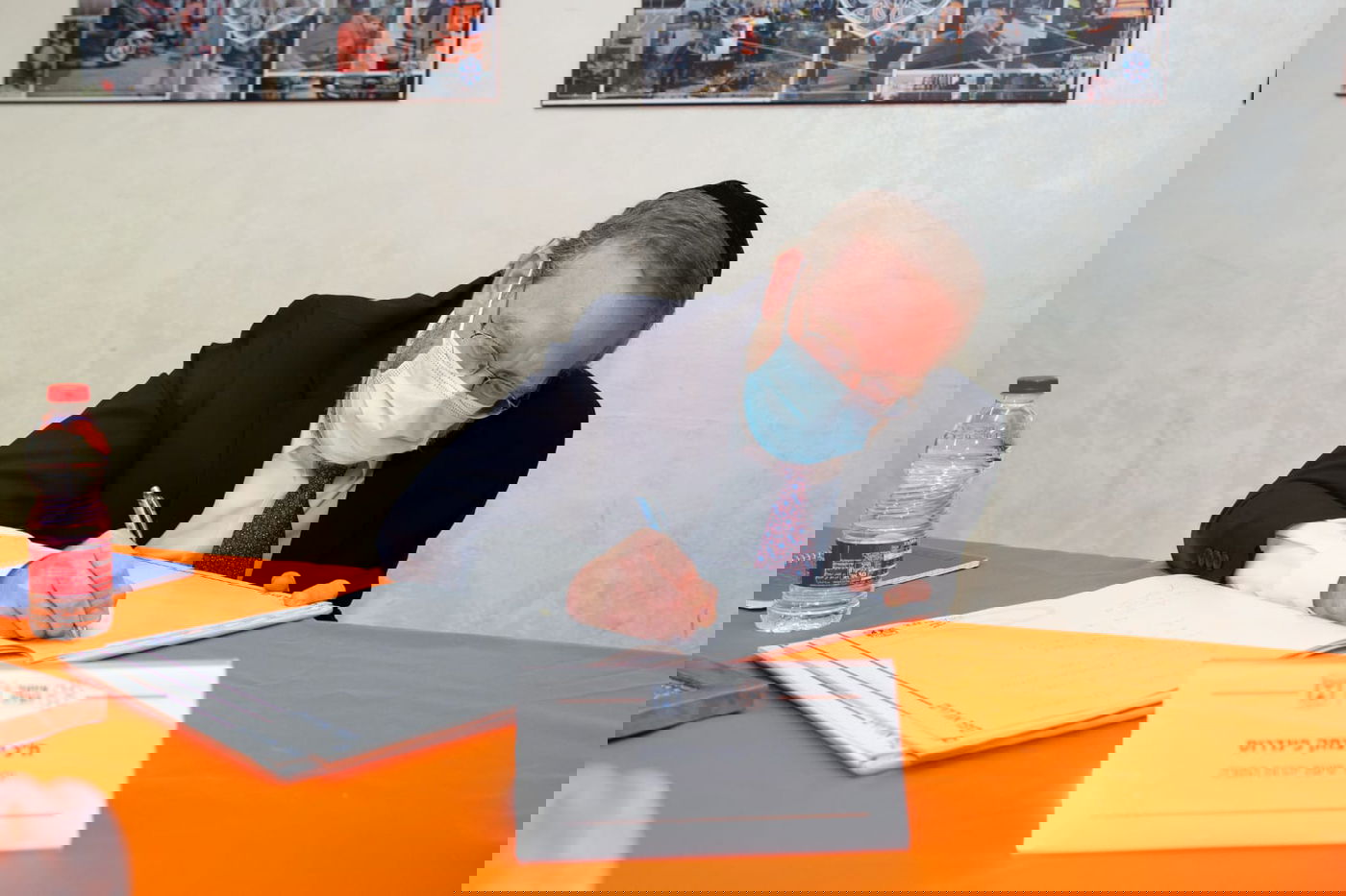 פינדרוס במשרד