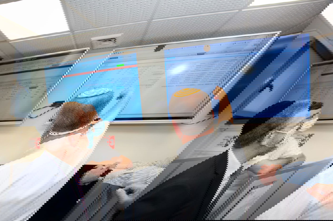 מה עשה פינדרוס במשרדי 'איחוד הצלה'?