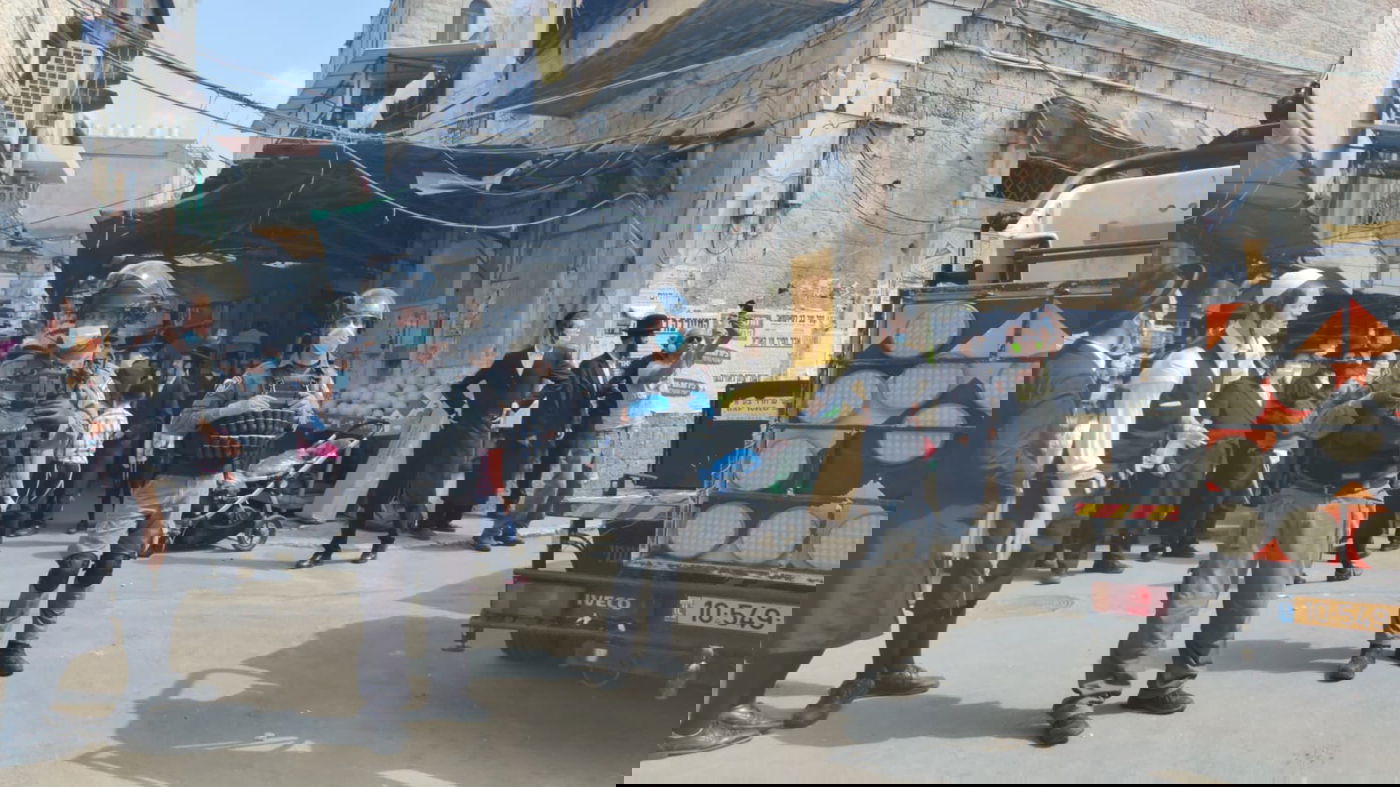 באו להוריד דגלי פלסטין במאה שערים; מפתח רכבם נעלם