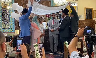 תיעוד מאיראן: חופה בבית הכנסת בטהרן - בצל ה'קורונה'