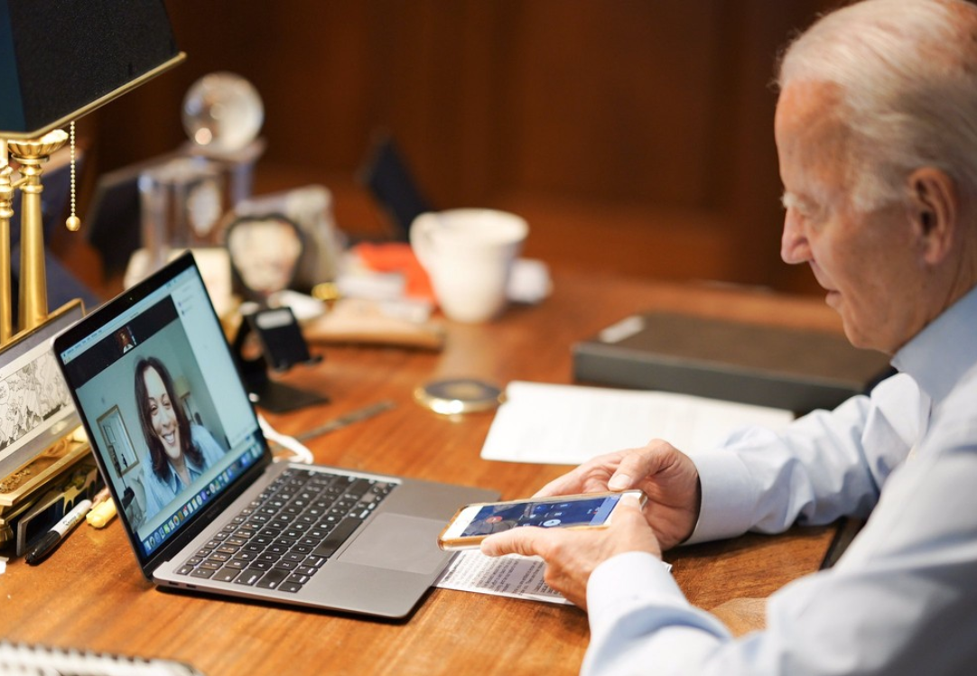 ביידן בשיחה עם קמאלה, הלילה