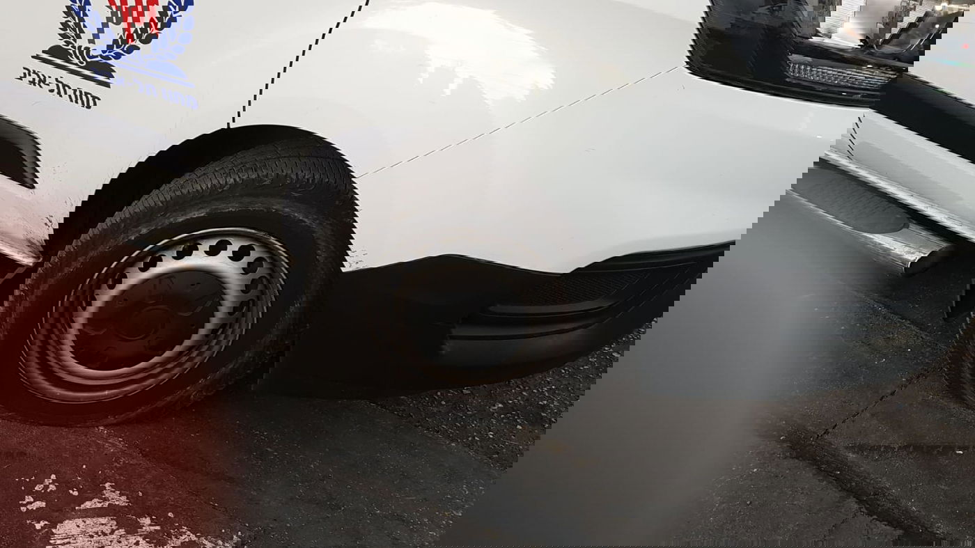 הלווית האדמו"ר משומרי אמונים: הרכב נפרץ, ה'מיטה' הוצאה