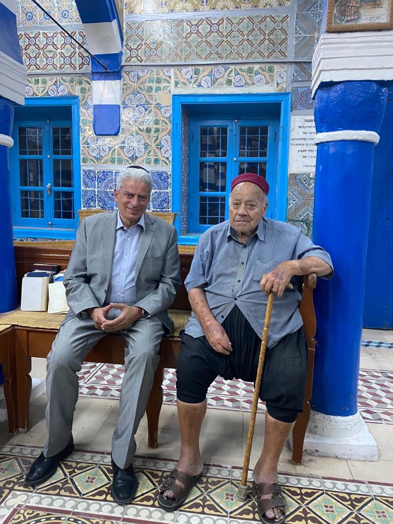 מרגש: היהודים בג'רבה שבו לבית הכנסת • צפו