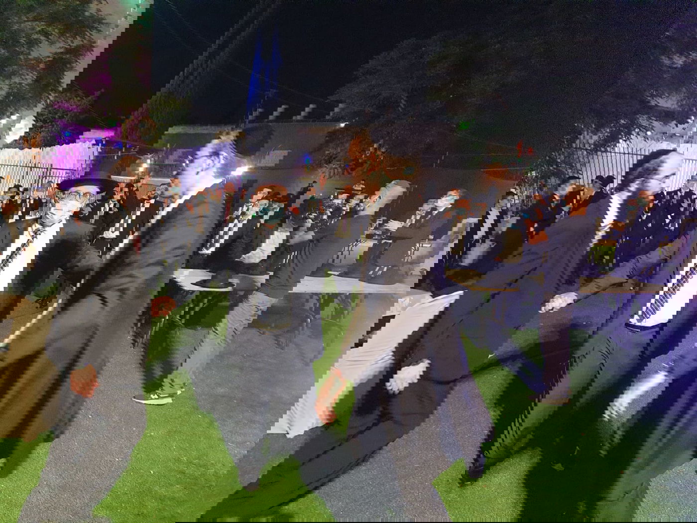 הפרשן יעקב ריבלין חיתן את ה'מוז'יניק' - ורקד עם מטאטא