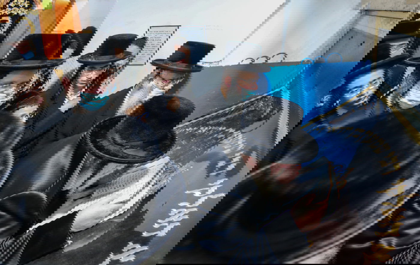 האדמו"ר מויז'ניץ עלה למירון ונשא תפילה אצל רשב"י