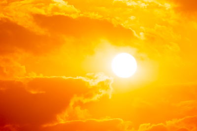 שמש. מזג אוויר חם