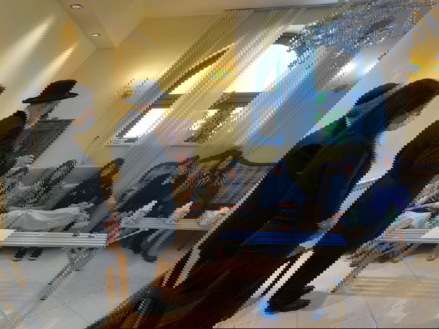 אשת הרבי מסדיגורא זצ"ל לשקד: נהגי מוניות לא עוצרים לי כי אני חרדית