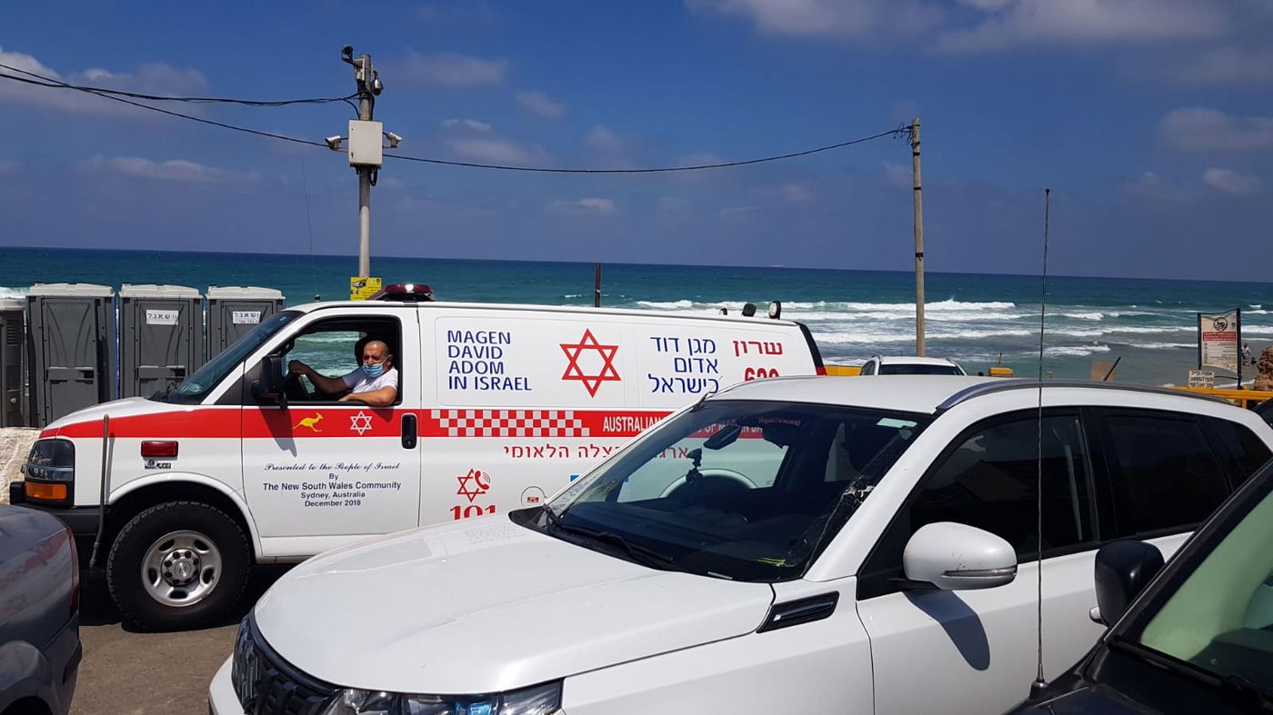 בחוף 'קרית צאנז': אישה טבעה, מצבה קשה