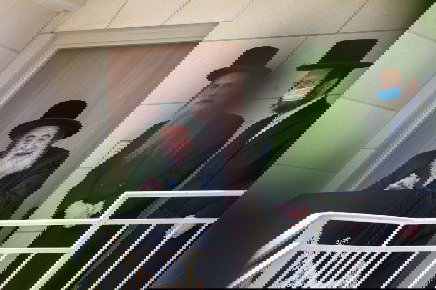 כך קיבל האדמו"ר מויז'ניץ את חסידיו בצפת • צפו