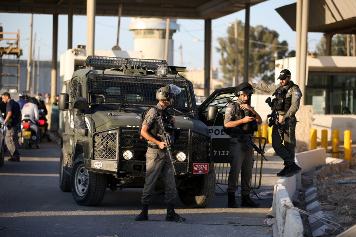 מעבר קלנדיה, ארכיון