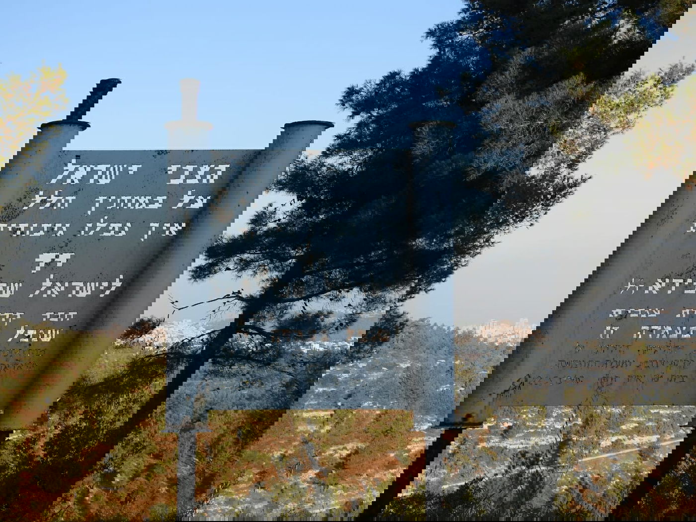 כשישראל שפירא ביקר באנדרטה על-שם ישראל שפירא