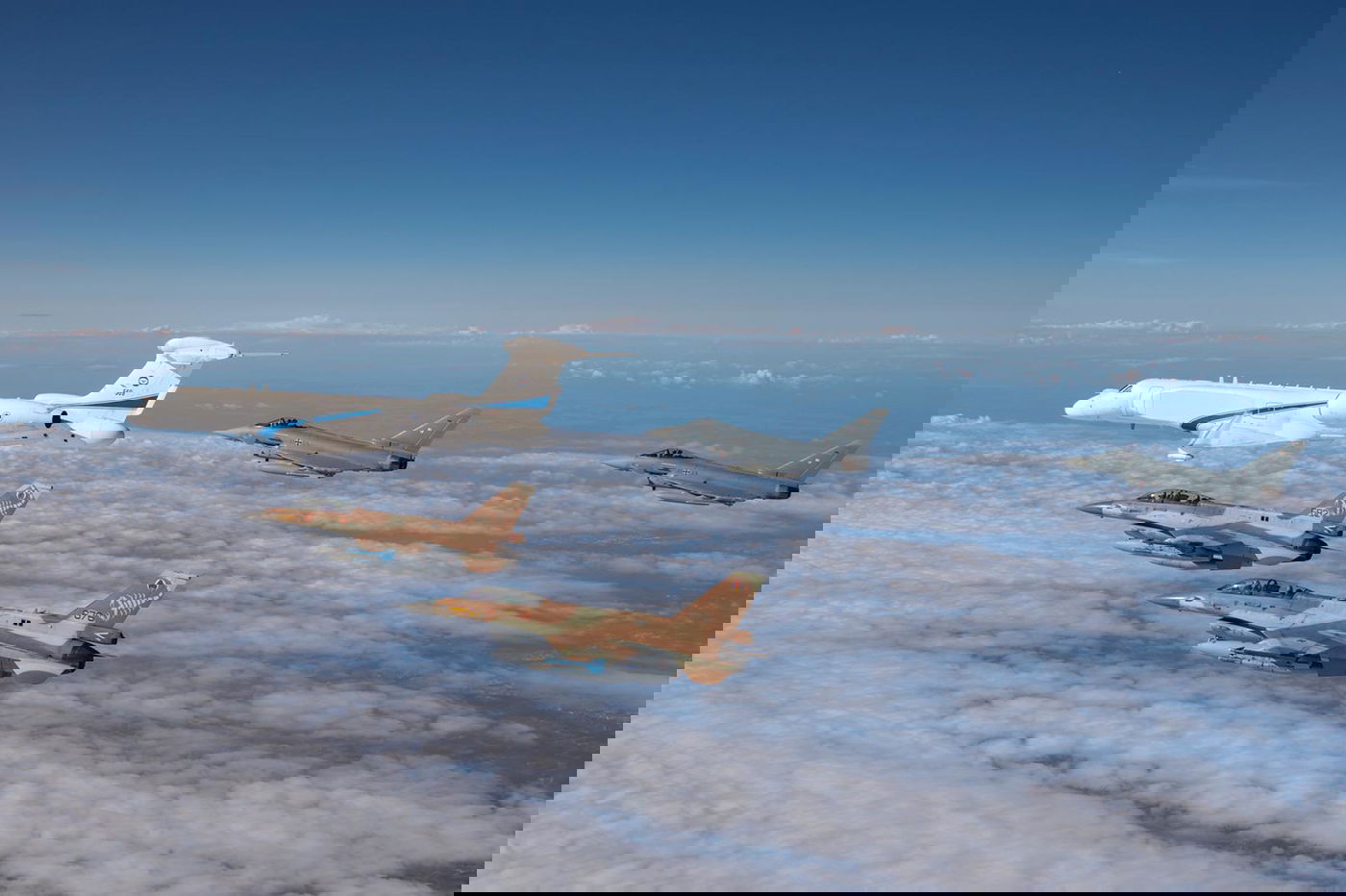 חיל האוויר במטס מעל מחנה הריכוז "דכאו"